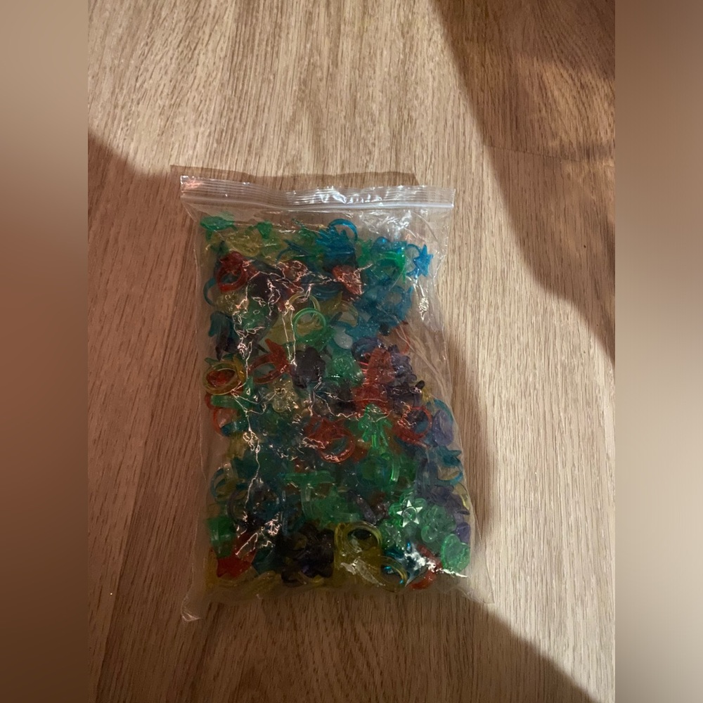 144 GLITTER RINGS FOR KIDS - Picture 1 of 2